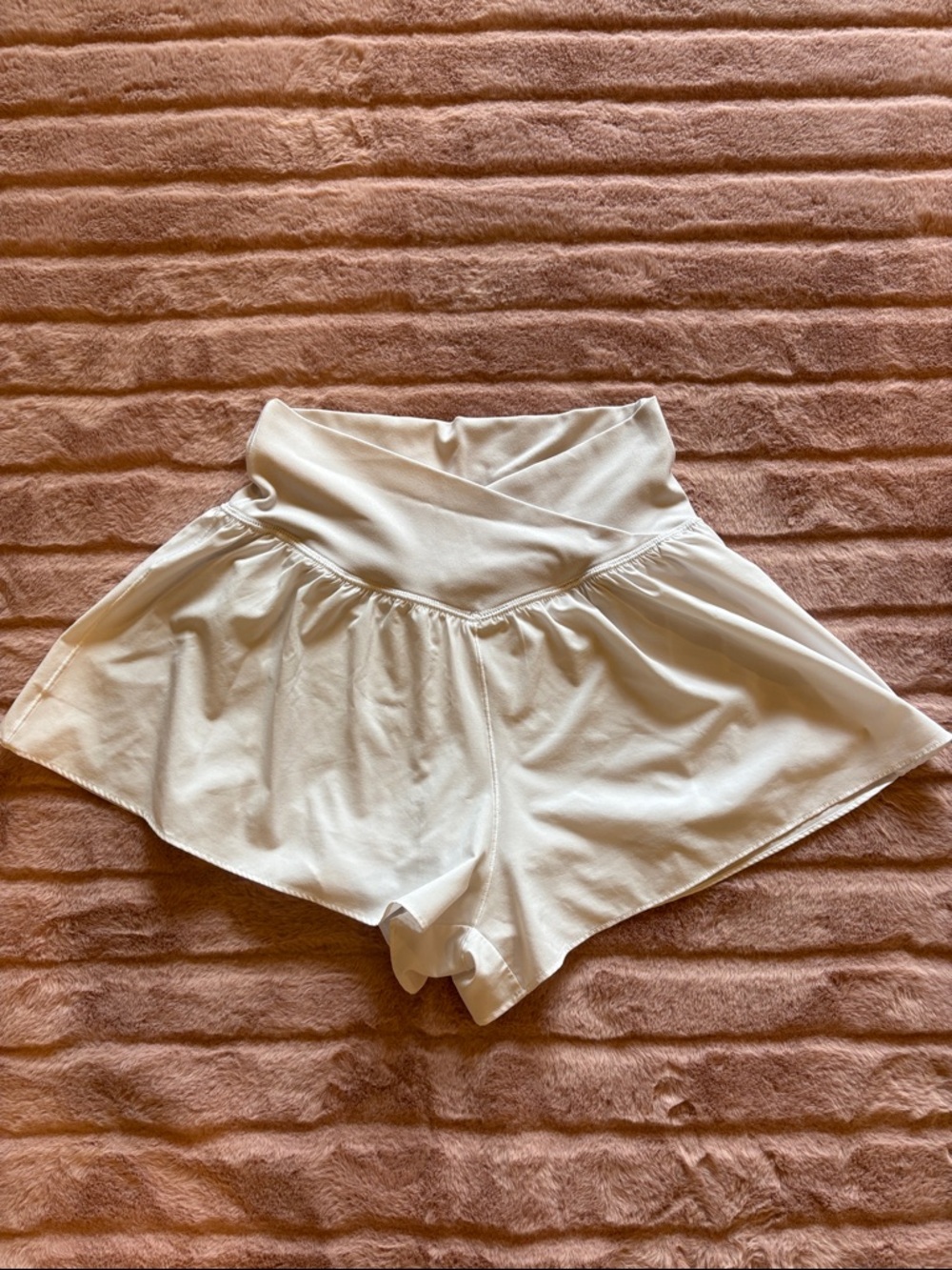OFFLINE by Aerie Crossover Flowy Short, White, size S